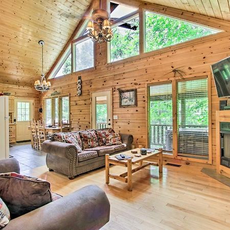 Cabin With Hot Tub And Deck About 12 Mi To Pigeon Forge! Sevierville Exterior foto