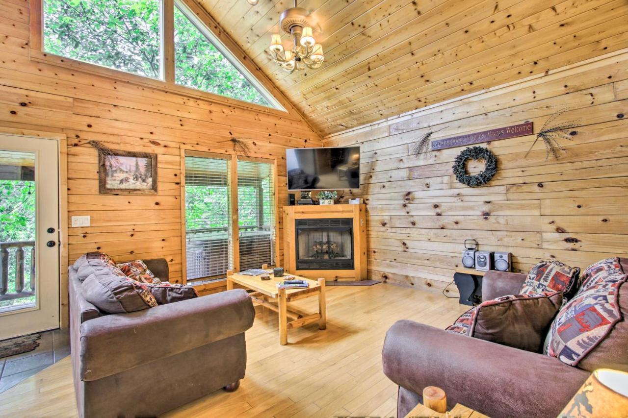 Cabin With Hot Tub And Deck About 12 Mi To Pigeon Forge! Sevierville Exterior foto