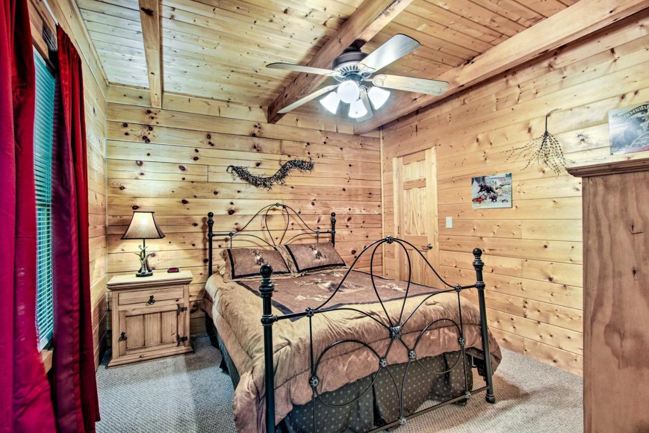 Cabin With Hot Tub And Deck About 12 Mi To Pigeon Forge! Sevierville Exterior foto