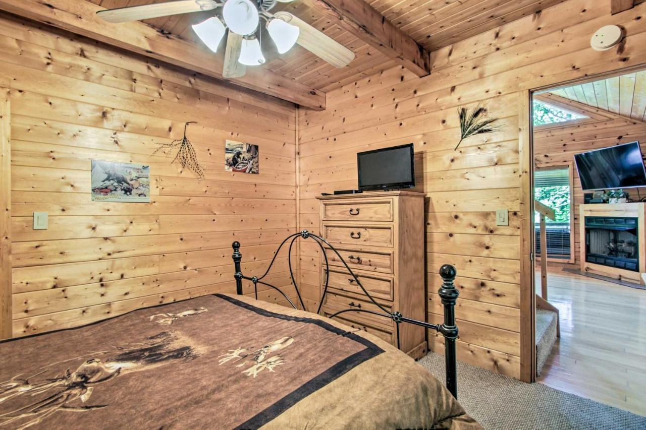 Cabin With Hot Tub And Deck About 12 Mi To Pigeon Forge! Sevierville Exterior foto